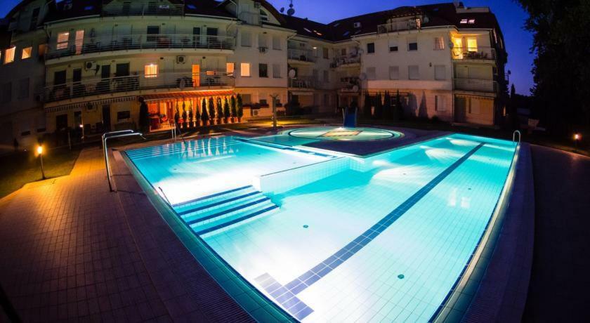Relax Beach Apartman Hajdúszoboszló Esterno foto