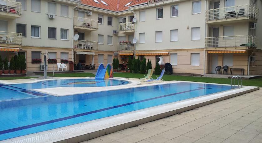 Relax Beach Apartman Hajdúszoboszló Esterno foto