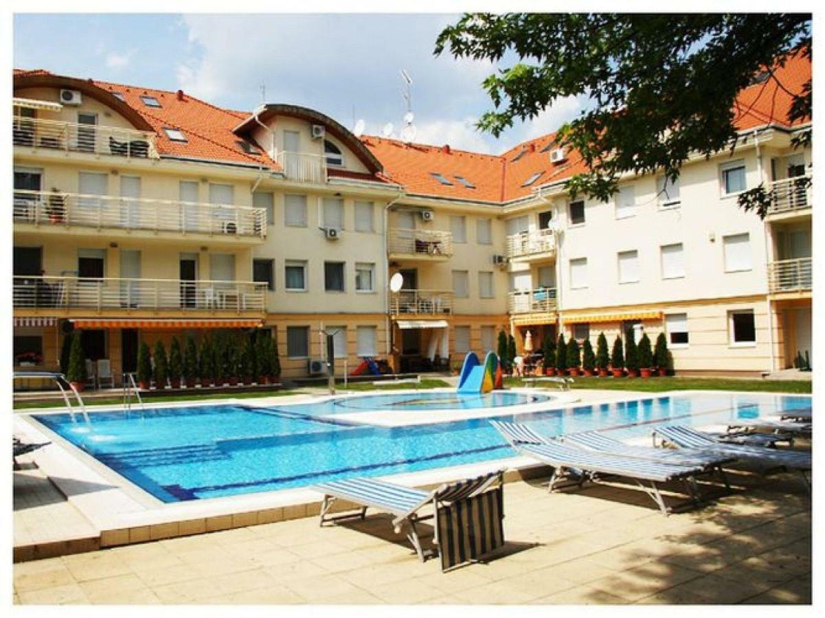 Relax Beach Apartman Hajdúszoboszló Esterno foto