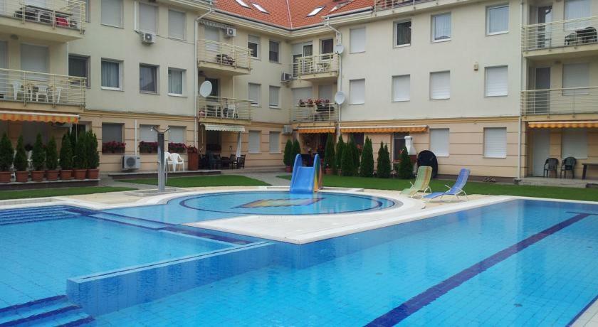 Relax Beach Apartman Hajdúszoboszló Esterno foto
