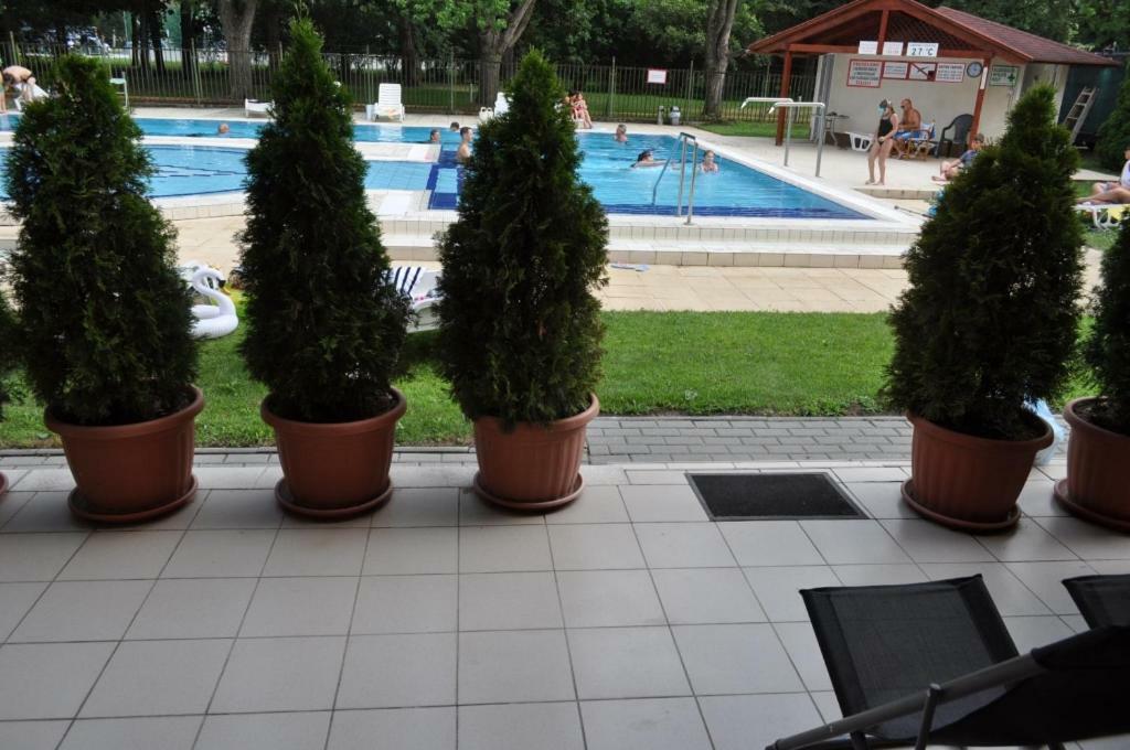 Relax Beach Apartman Hajdúszoboszló Esterno foto
